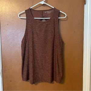 Rusty red Beyond Yoga top. Size medium.